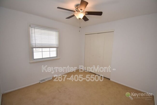 Building Photo - 5 Sandy Ridge Dr