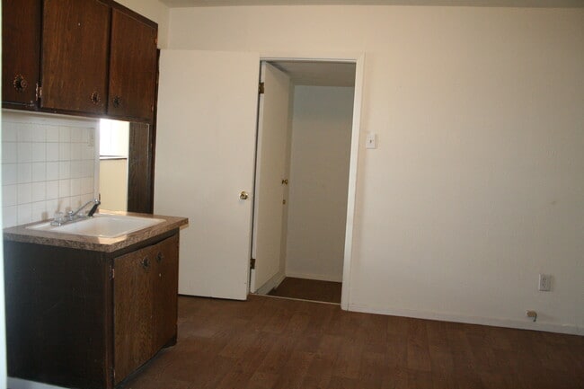 Building Photo - LARGE COUNTRY HOME NEAR ENMU