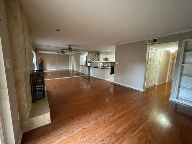 Building Photo - 1721 W Sam Houston Pkwy S