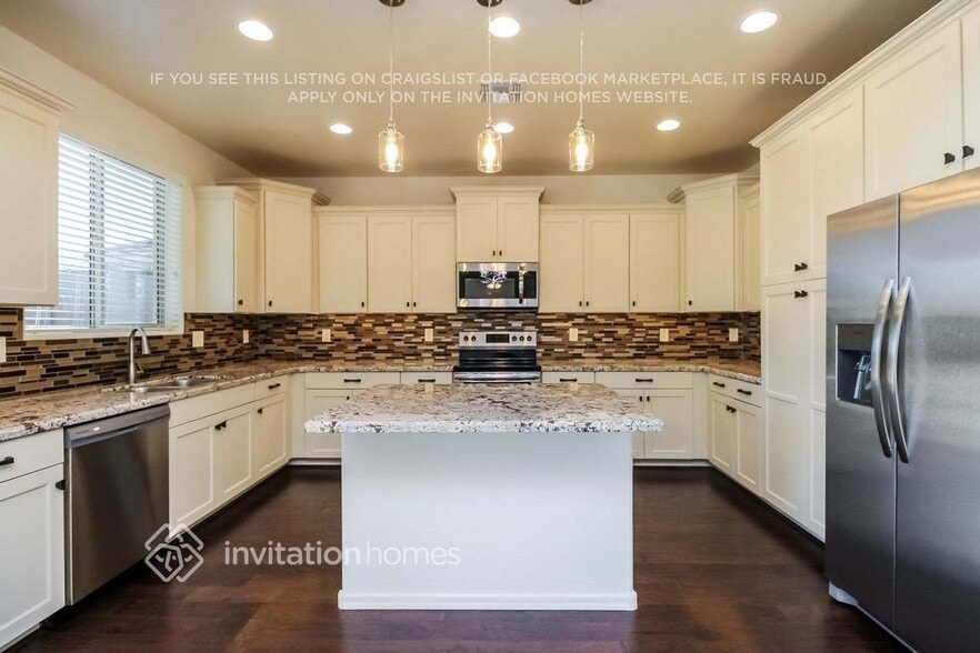 Building Photo - 3361 N Los Alamos