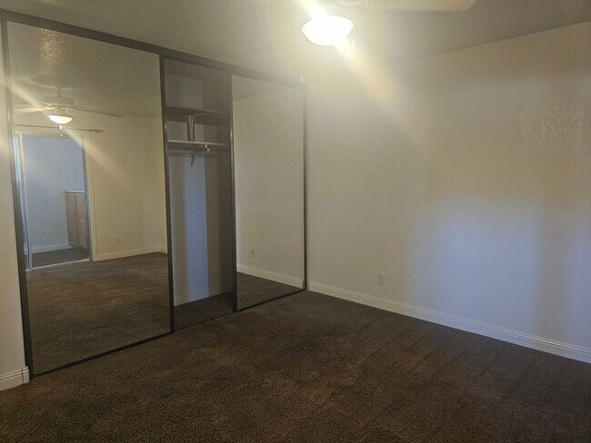 Building Photo - Unfurnished Long Term