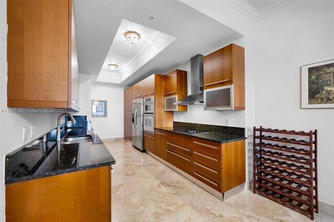 Building Photo - 704 N Ocean Blvd