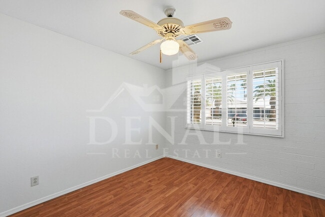 Building Photo - 10747 W Hope Dr