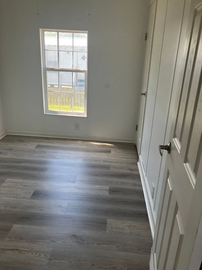 Building Photo - 3 Bedroom Trailer in New Iberia
