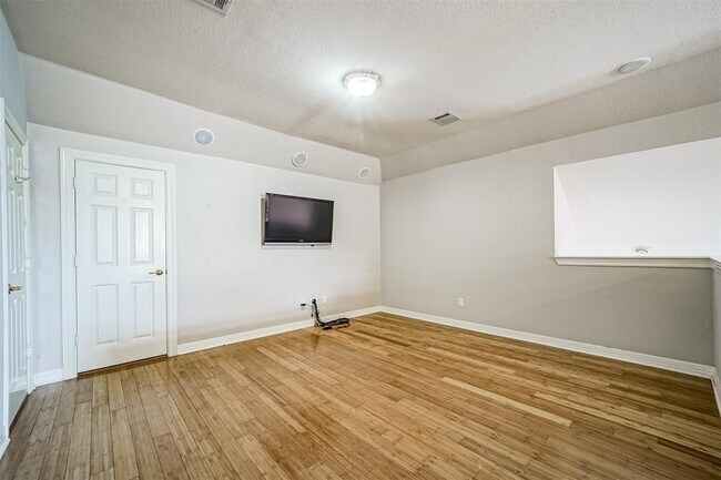 Building Photo - 926 Birdsall St