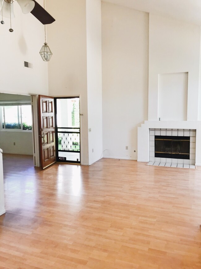 Building Photo - 3 Bed, 2.5 Bath Two-Story Home in Rancho Penasquitos!