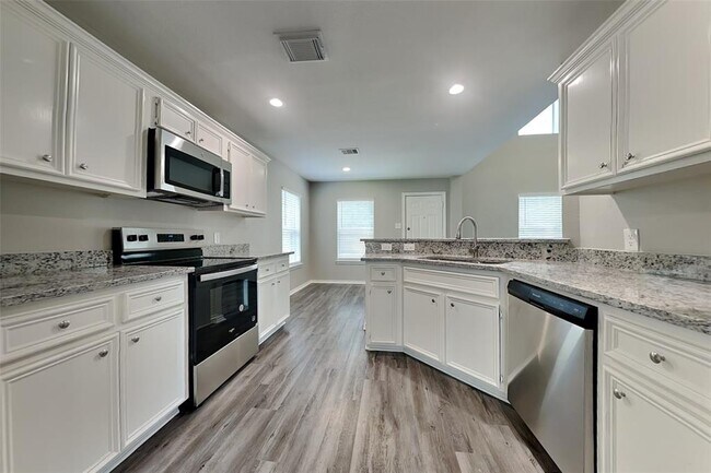 Building Photo - 26880 Armor Oaks Dr