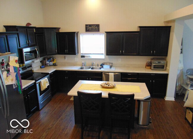 Building Photo - 10034 James Run Dr