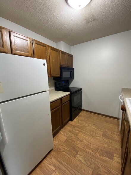 Building Photo - 2106 Valleyhigh Dr NW