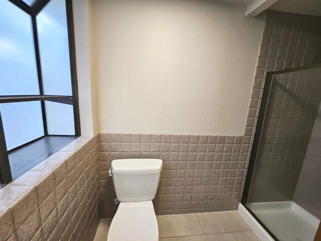 Building Photo - Eichler home near downtown Walnut Creek