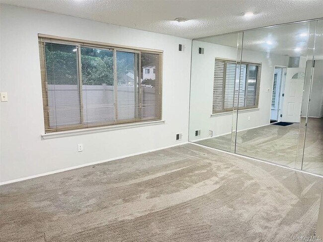 Building Photo - 219 Springmeadow Dr