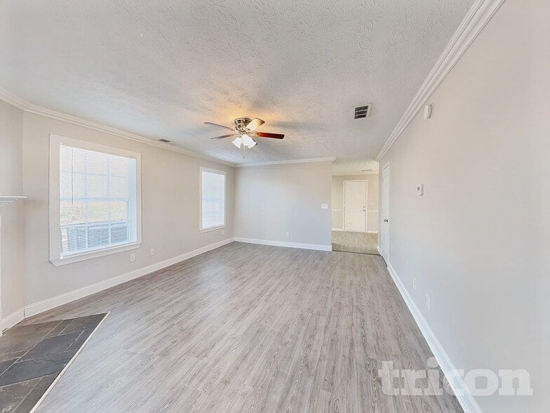 Building Photo - 34 Inverness Trce