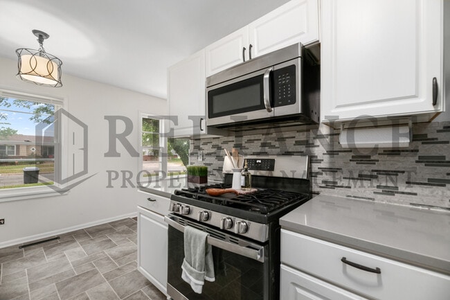 Building Photo - 2309 W Graber St