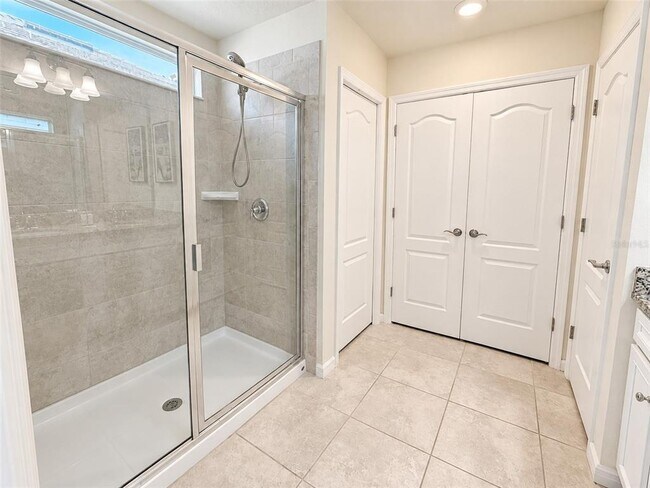 Building Photo - 7328 Oakmoss Loop