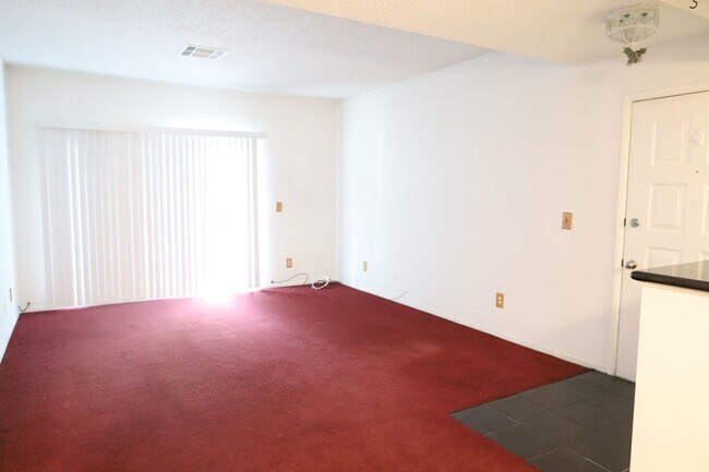Building Photo - Lovely One Bedroom One Bathroom Apartment!
