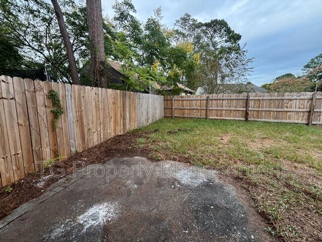 Building Photo - 11647 Fort Caroline Lakes Dr