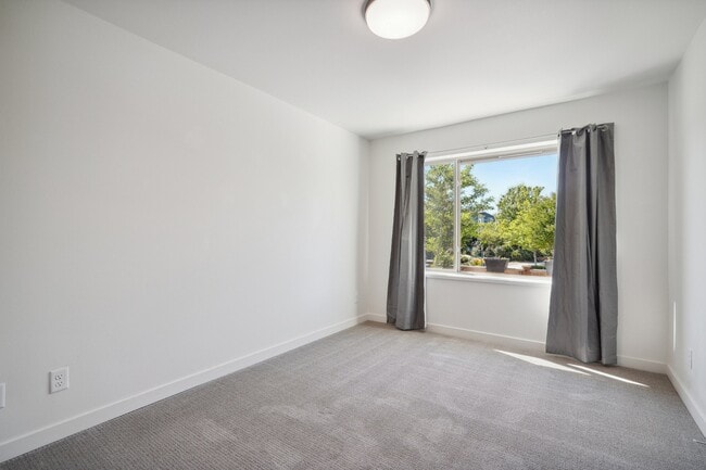 Building Photo - 32730 Hemlock Ave SE