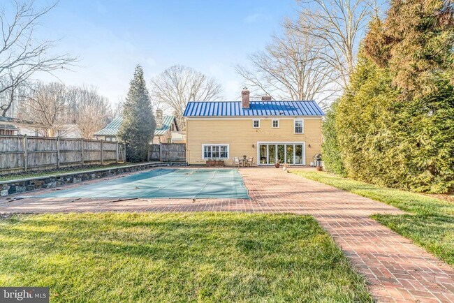 Building Photo - 7153 Main St