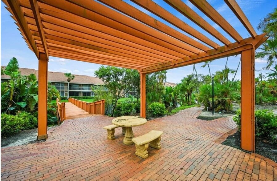 Building Photo - 1625 Windy Pines Dr