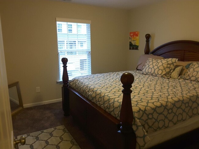 Building Photo - Liberty Crossing