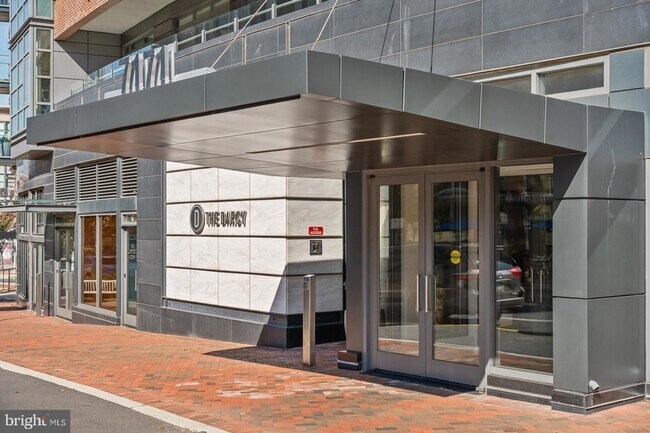 Building Photo - 7171 Woodmont Ave