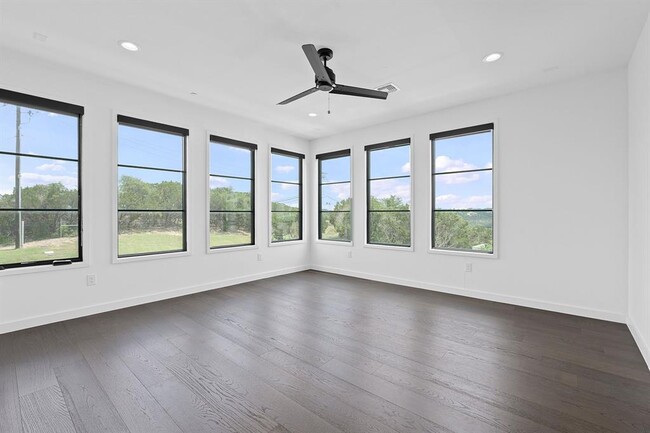 Building Photo - 701 Ariana Ct