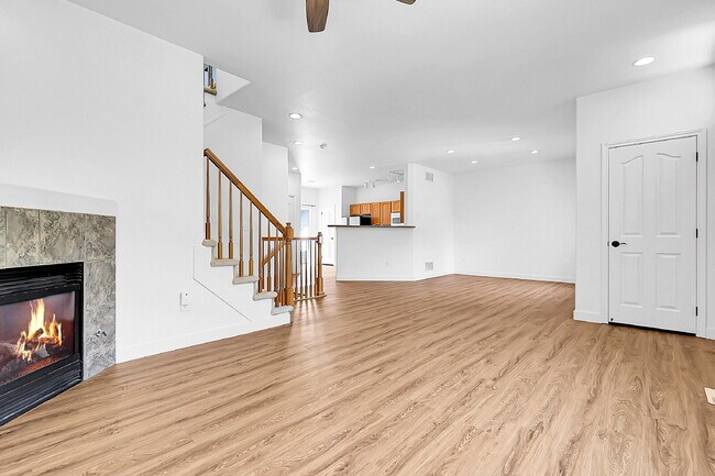 Building Photo - $2,640.95- 3 Bed, 3 Bath Townhome in Aurora with Central AC, In Unit Laundry and Patio Space!