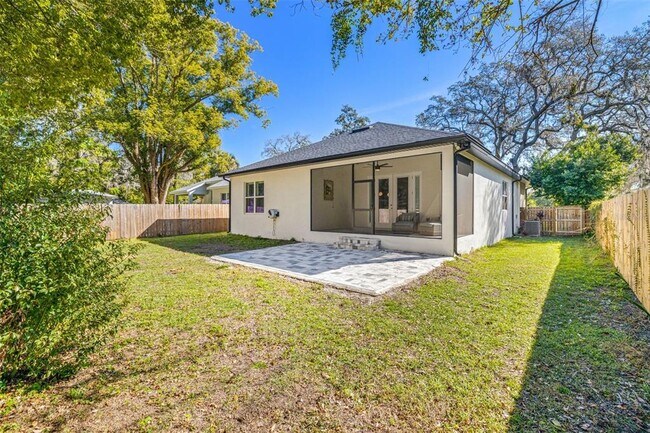Building Photo - 9310 N Willow Ave