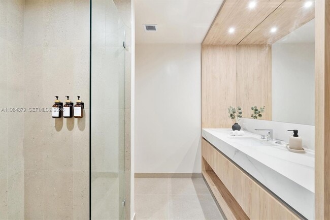 Building Photo - 11 NE 6th St