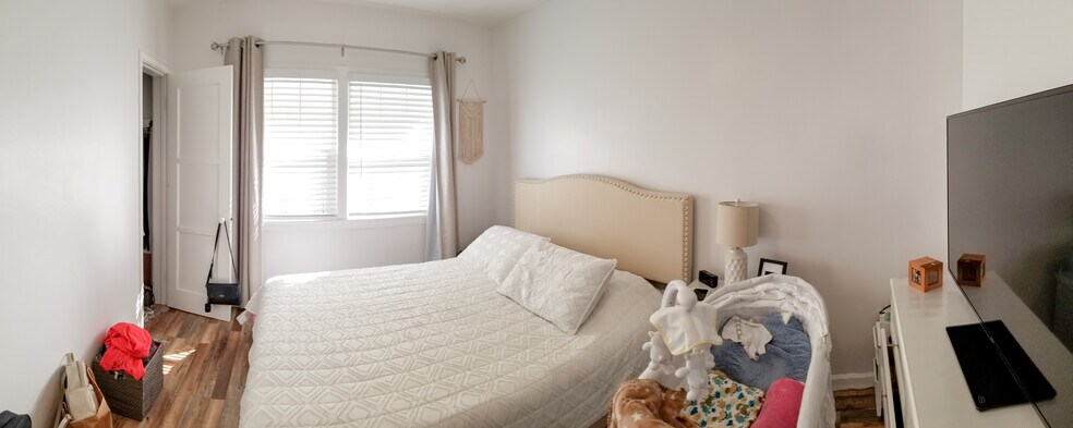 Bedroom 1 - 2823 W Vernon Ave