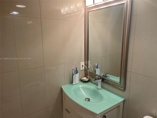 Building Photo - 2101 S Ocean Dr