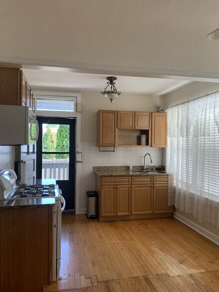 Building Photo - 3029 N Parkside Ave