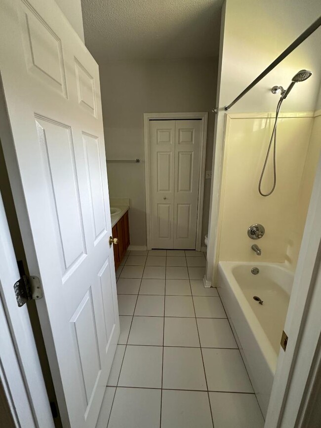 Building Photo - 2061 Laurel Oak Ct