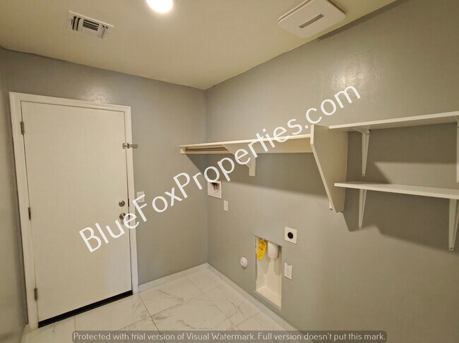 Building Photo - 5974 S Tappen Dr