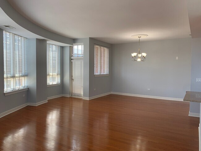 Building Photo - 6000 N Cicero Ave