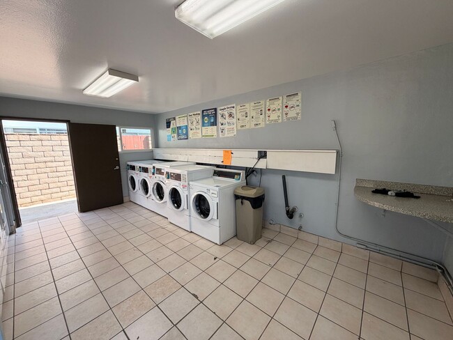 Building Photo - Remodeled 1 Bedroom, 1 Bathroom Stanton Condo For Rent w/ Parking!