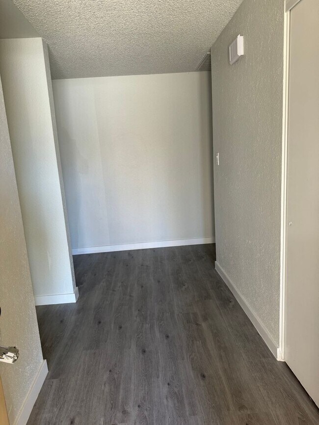 Building Photo - Stylish Modern 3 bed 2 bath house