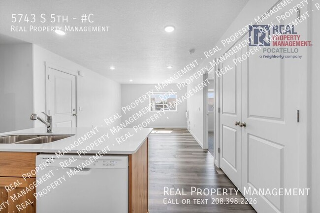 Building Photo - 5743 S 5th-#C