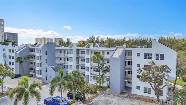 Building Photo - 2860 NE 14th Street Causeway