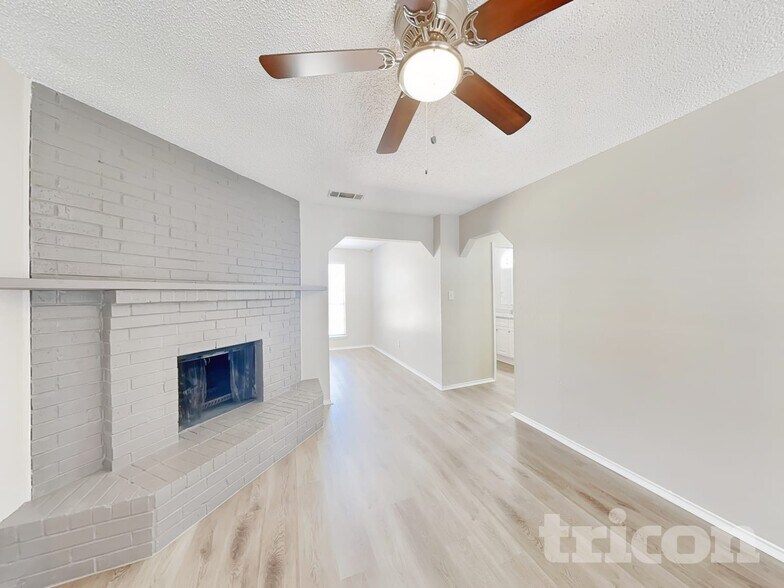 Building Photo - 5005 Coronet Ct