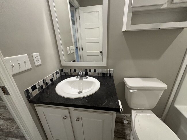 Building Photo - 16 Glen Cove Ct