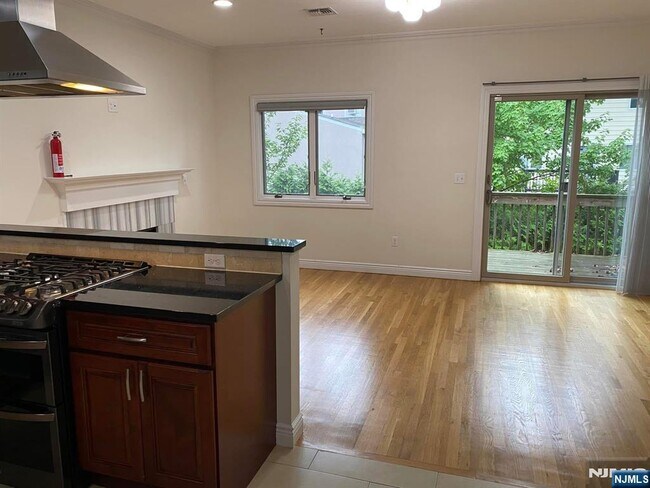 Building Photo - 436 Lawton Ave