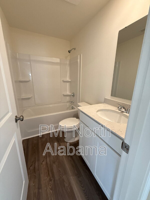 Building Photo - 112 Vulcan St