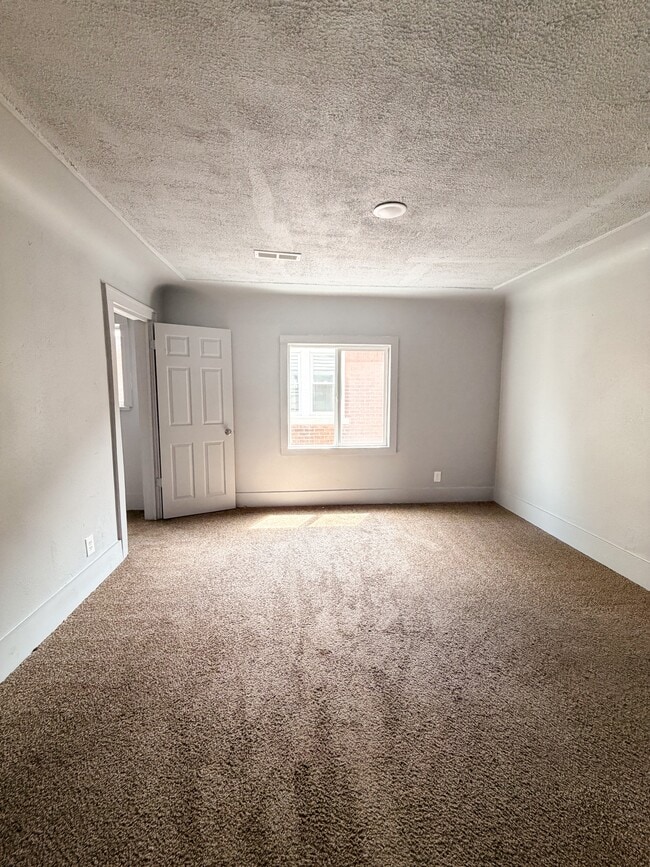 Building Photo - 13225 Santa Rosa Dr