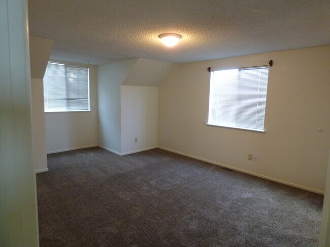 Building Photo - Spacious 4 Bed, 2.5 Bath Home in Fort Collins