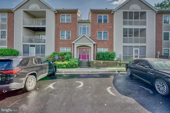 Building Photo - 300 Blue Water Ct