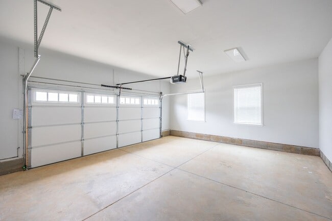 Building Photo - Beautiful 3 Bedroom Home on Corner Lot in ...