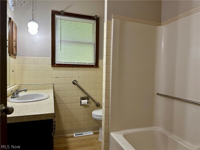 Building Photo - 4823 Dunsmore Ave