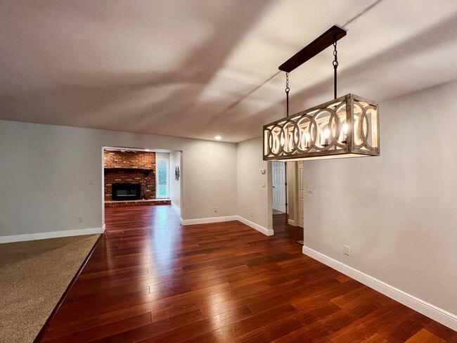 Building Photo - 1858 Oak Park Dr S