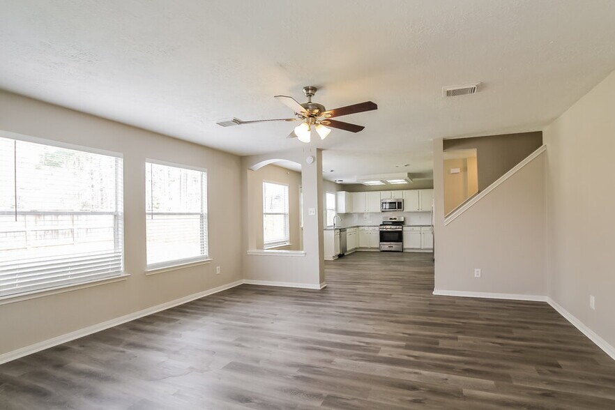 Building Photo - 31518 Kingston Village Dr